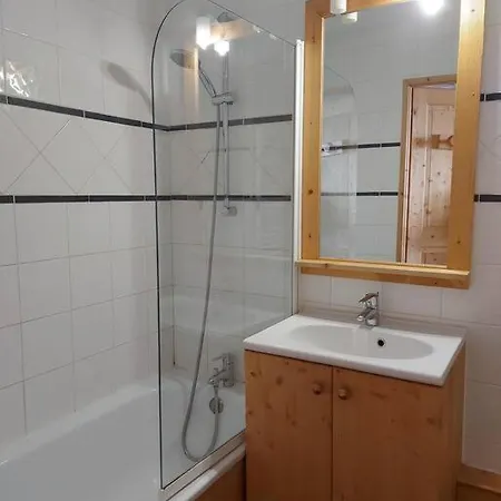 Lovely Flat For 4 - One Bedroom Apartment *